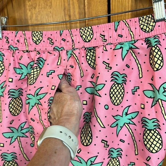 Maamgic Pink/Pineapple Swim Trunks w/Mesh Lining Size XXL - Picture 7 of 11